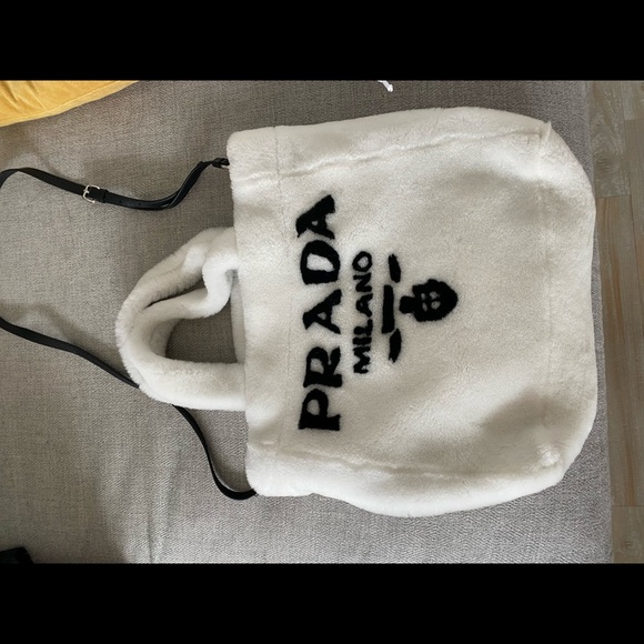 Prada white Shearling tote 2021 - Picture 5 of 6